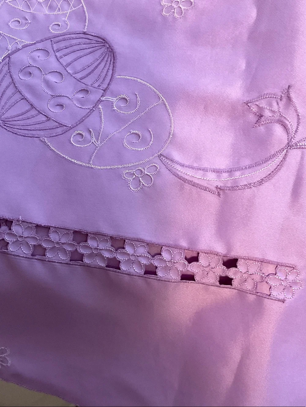 Lavender Embroidered Tablecloth - Elegant Home Kitchen Linen
